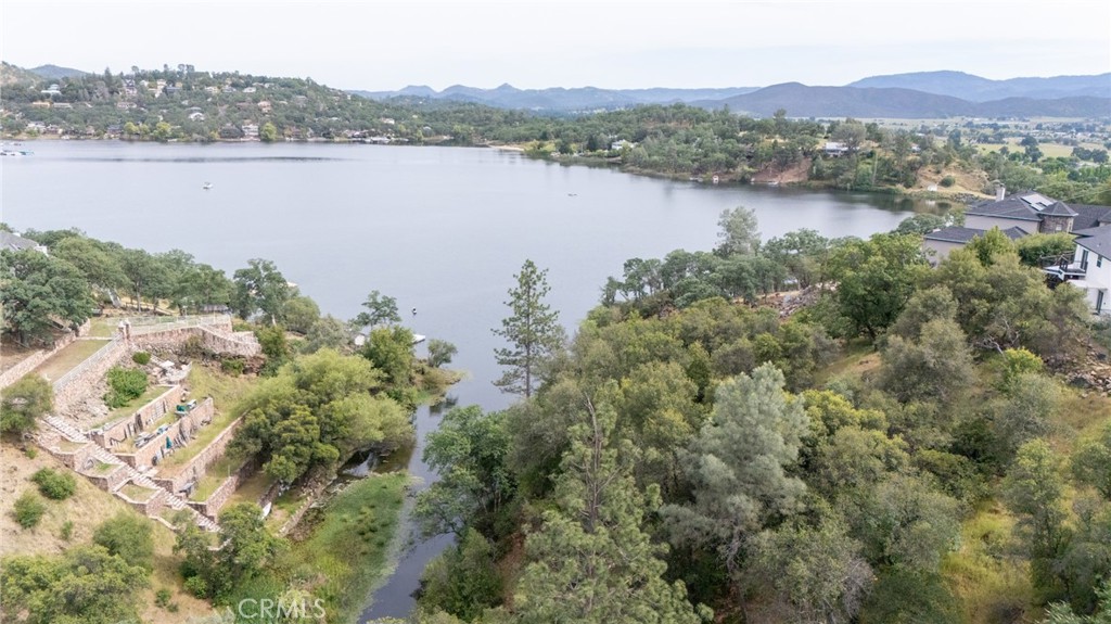 16985 Knollview Property Photo 9