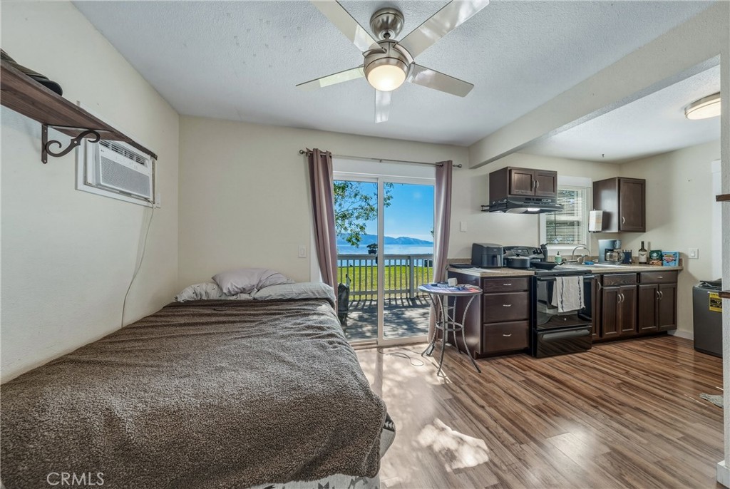 4550 Lakeshore Property Photo 10