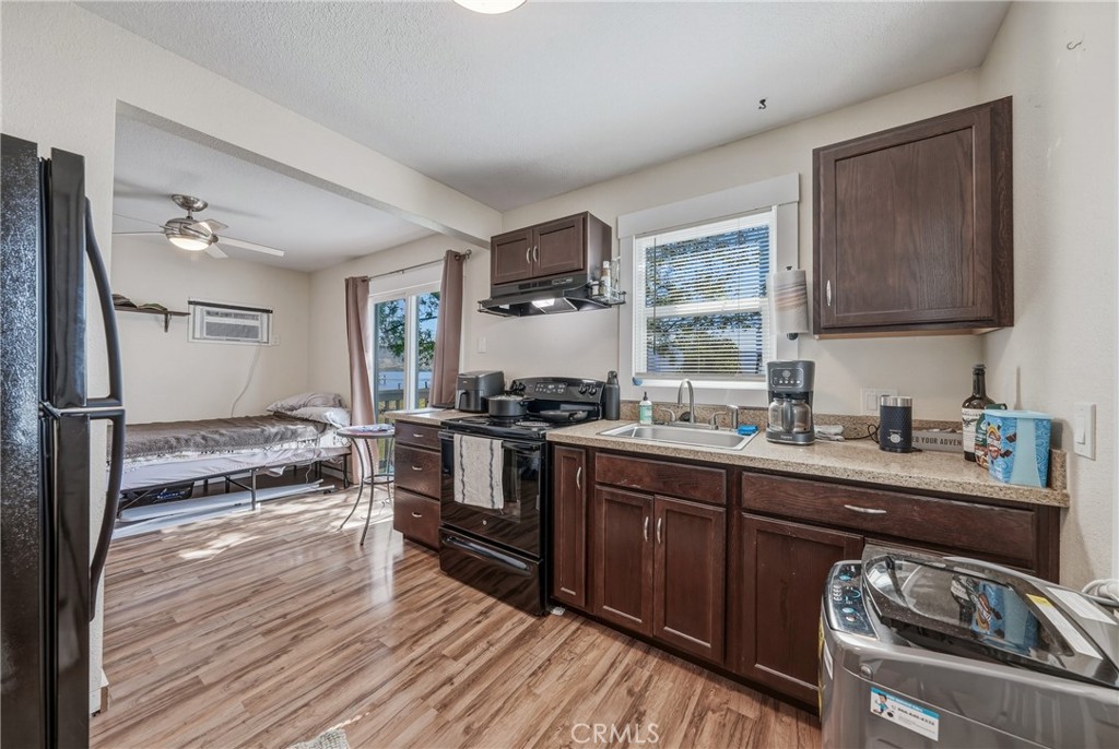 4550 Lakeshore Property Photo 16