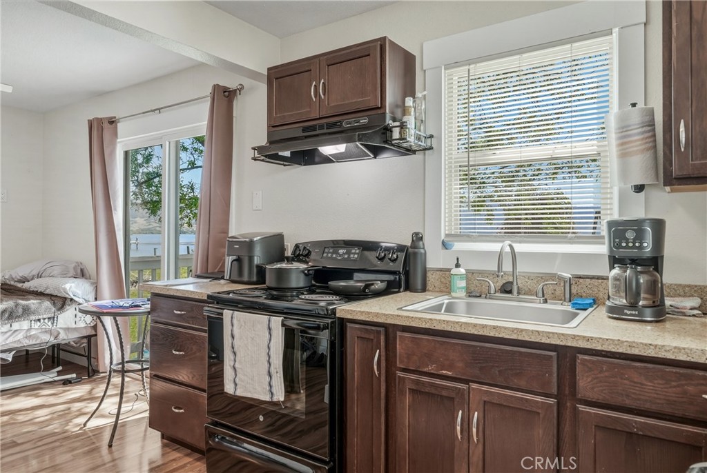 4550 Lakeshore Property Photo 17