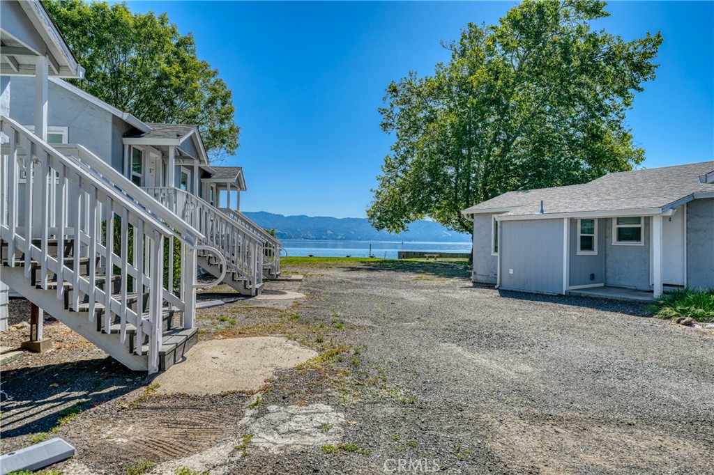 4550 Lakeshore Property Photo 40