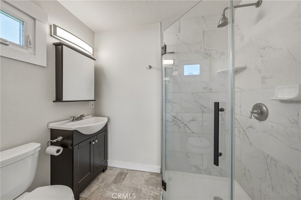 4550 Lakeshore Property Photo 43