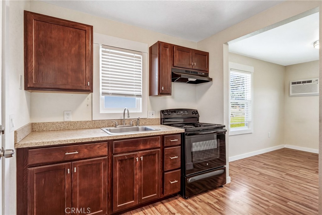 4550 Lakeshore Property Photo 46