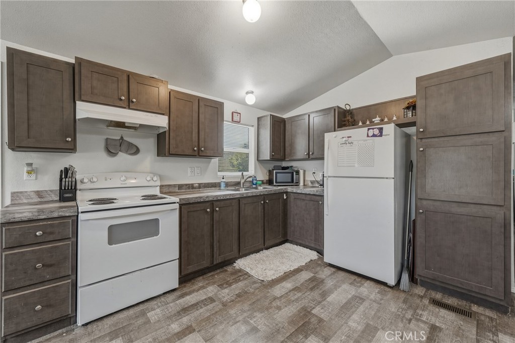 6219 Roland Property Photo 3