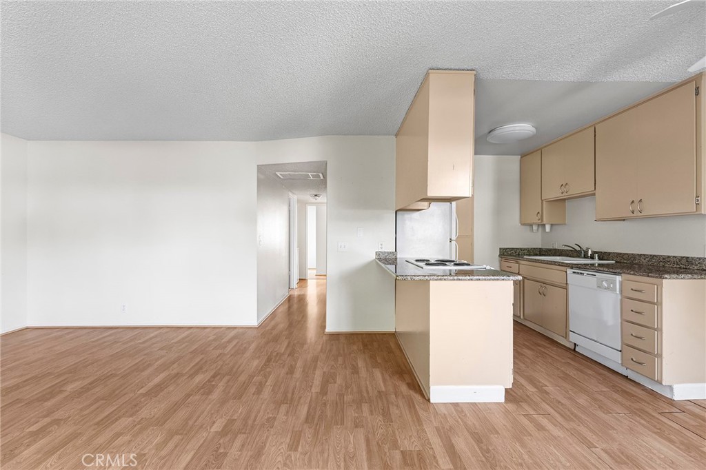 1412 N Cherry 2 Property Photo 9