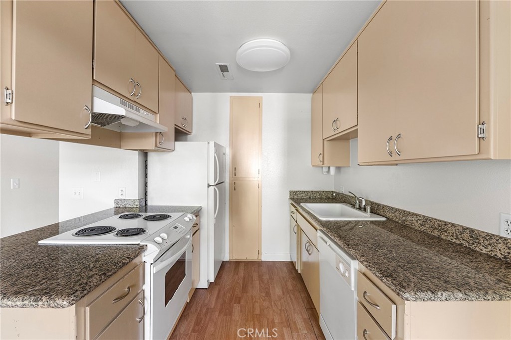 1412 N Cherry 2 Property Photo 11