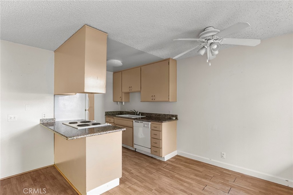 1412 N Cherry 2 Property Photo 12