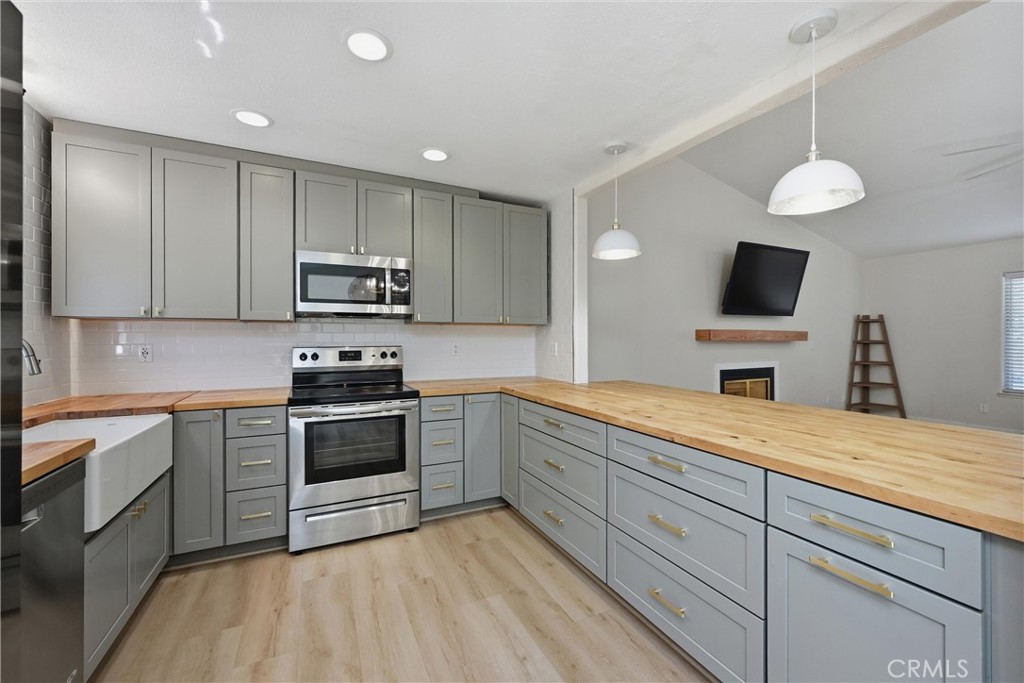 16906 Greenridge Property Photo 3