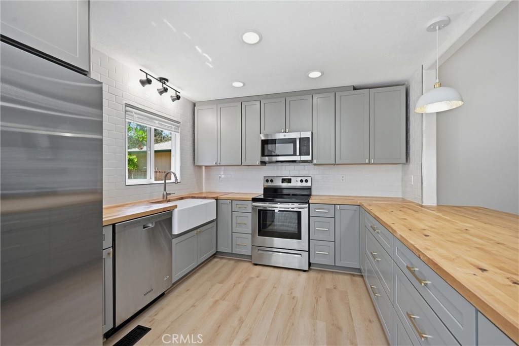 16906 Greenridge Property Photo 4
