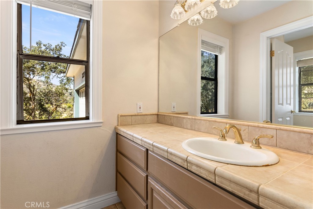 2210 Cedar Hill Way Property Photo 37