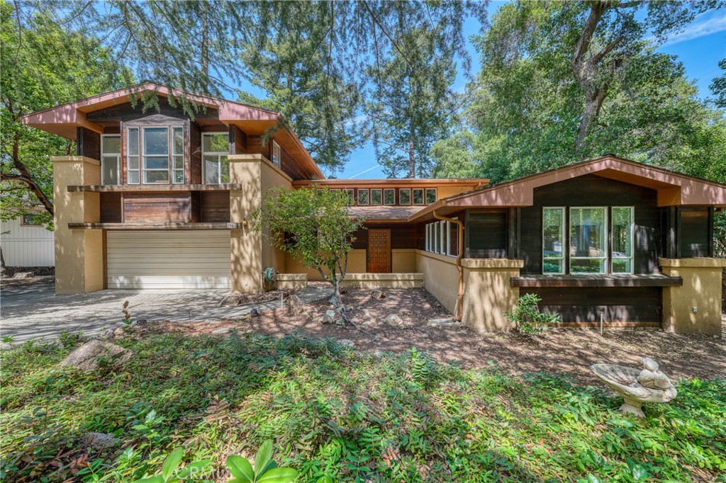 2944 Buckingham Property Photo 1