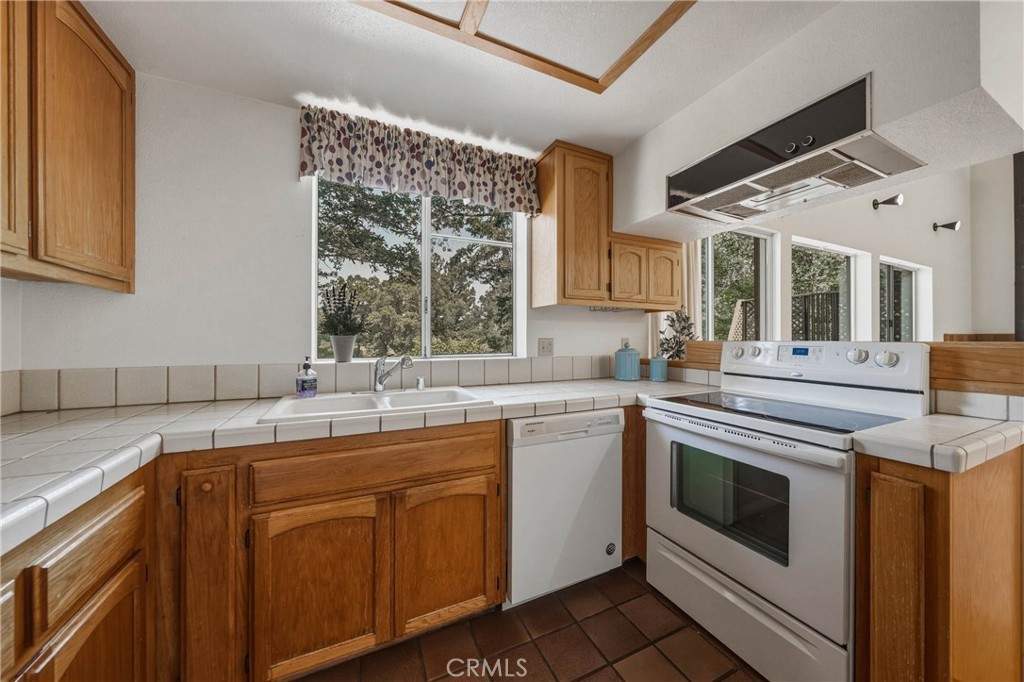 2944 Buckingham Property Photo 17