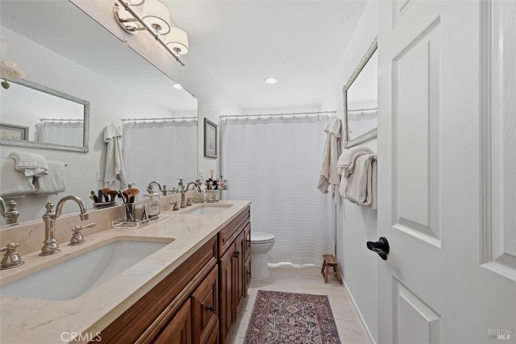 9845 Siskiyou Court Property Photo 17
