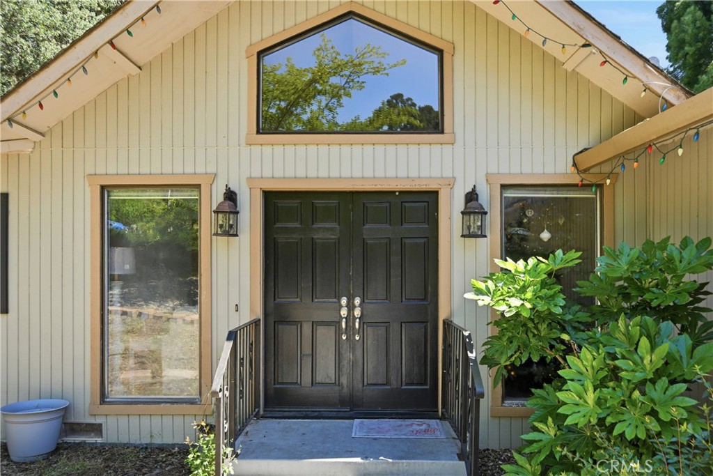 18670 Maple Leaf Court Property Photo 3