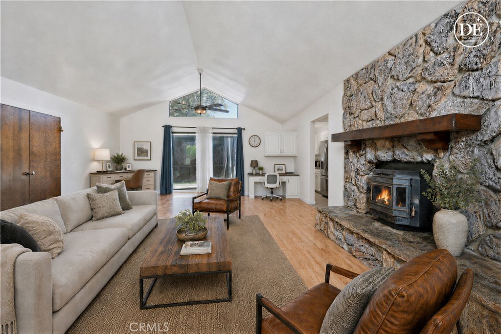 18670 Maple Leaf Court Property Photo 4