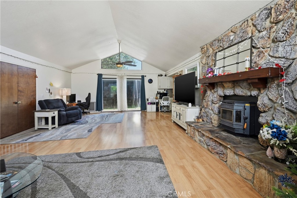 18670 Maple Leaf Court Property Photo 5