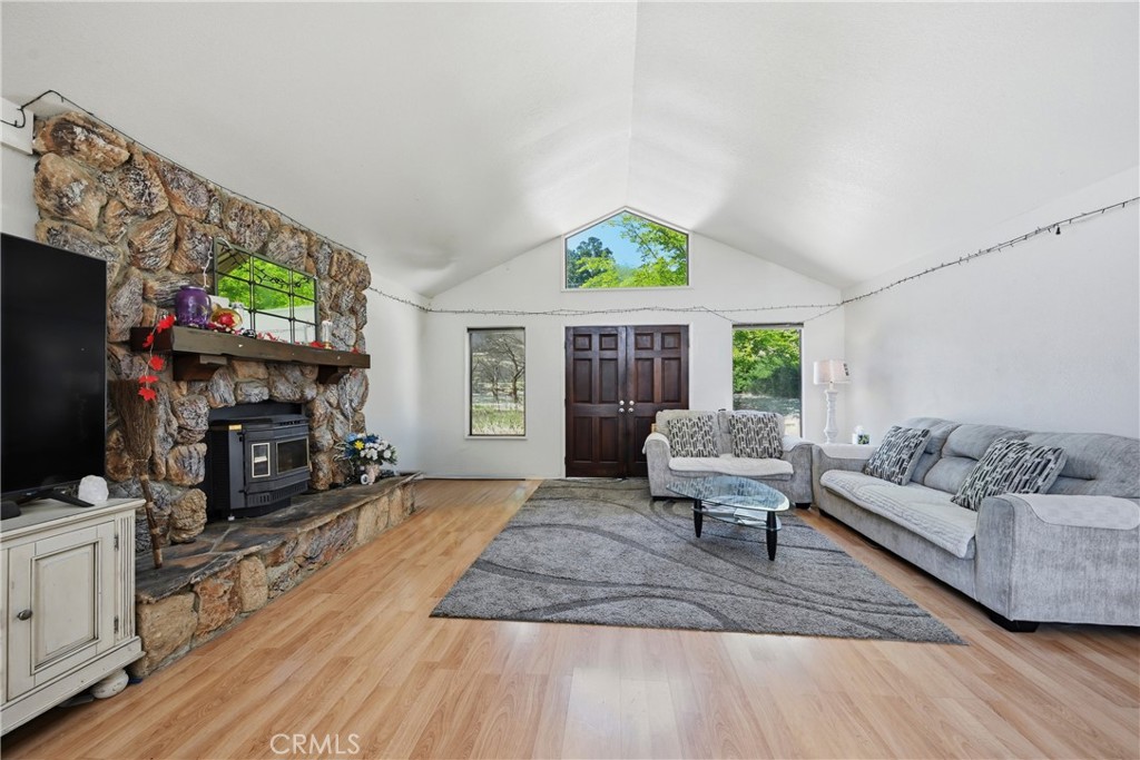 18670 Maple Leaf Court Property Photo 6