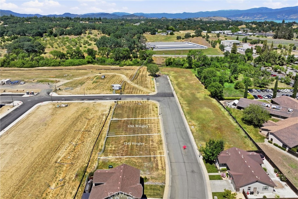 1245 Wrigley Property Photo 4