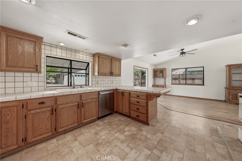 3223 Compton Avenue Property Photo 24