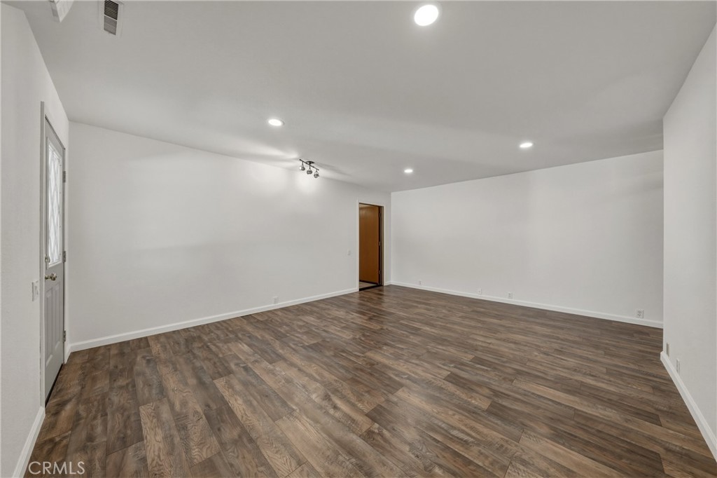 3223 Compton Avenue Property Photo 40