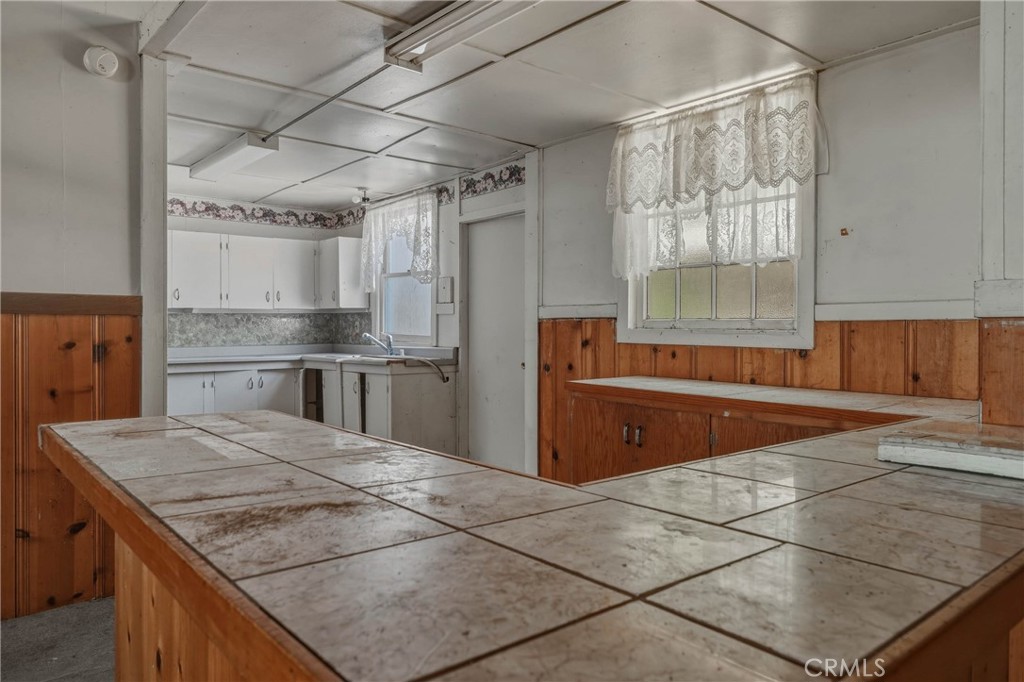 12487 The Plaza Property Photo 6