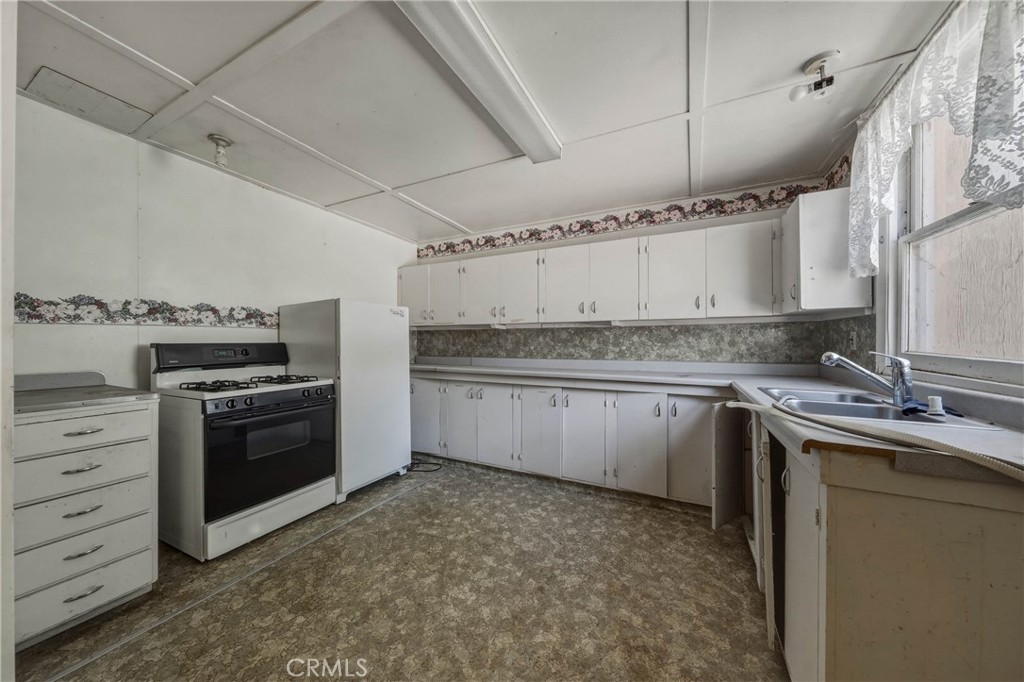12487 The Plaza Property Photo 7