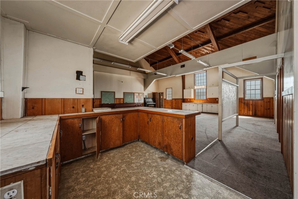 12487 The Plaza Property Photo 8