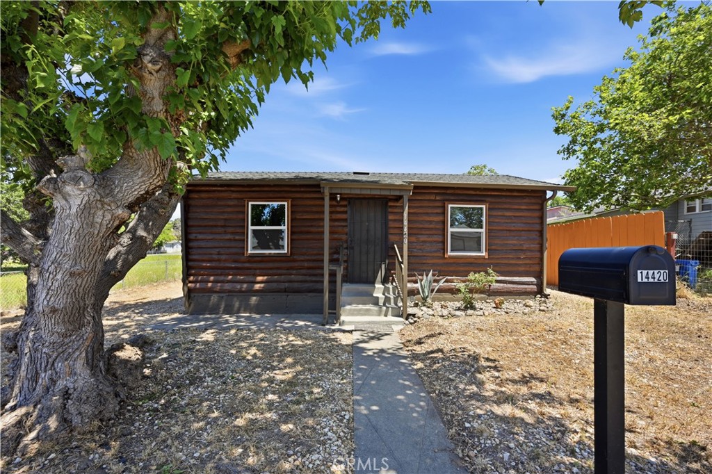 14420 Pearl Avenue Property Photo 2