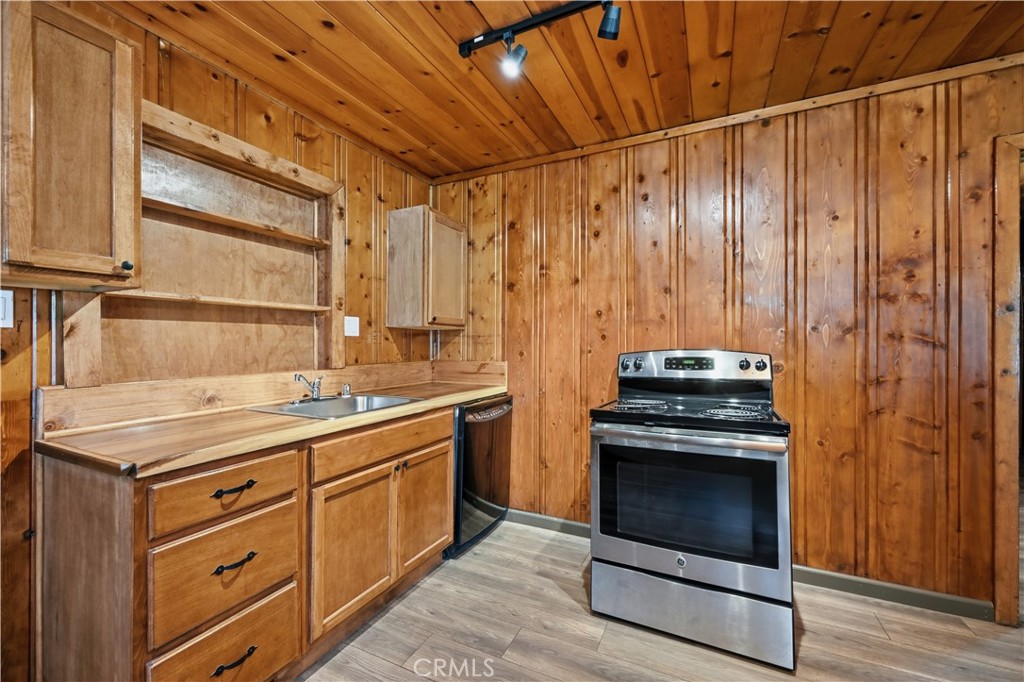 14420 Pearl Avenue Property Photo 3