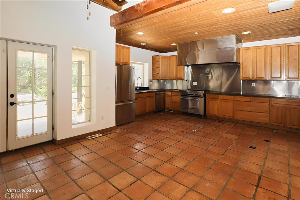 7200 Kahms Property Photo 23