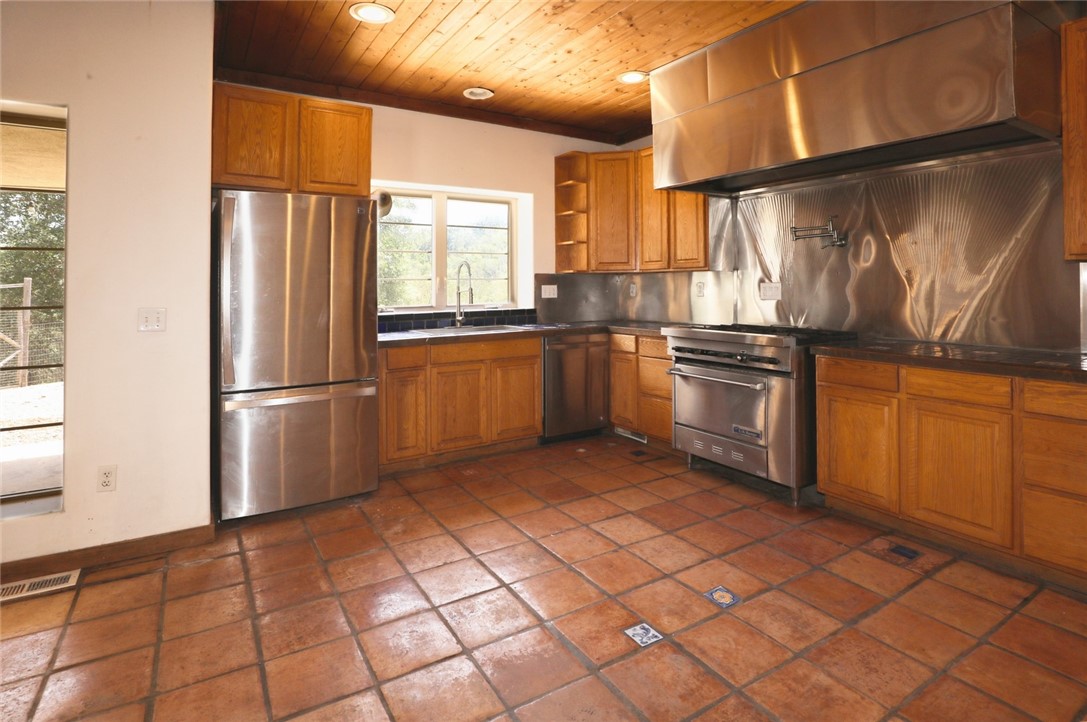 7200 Kahms Property Photo 26