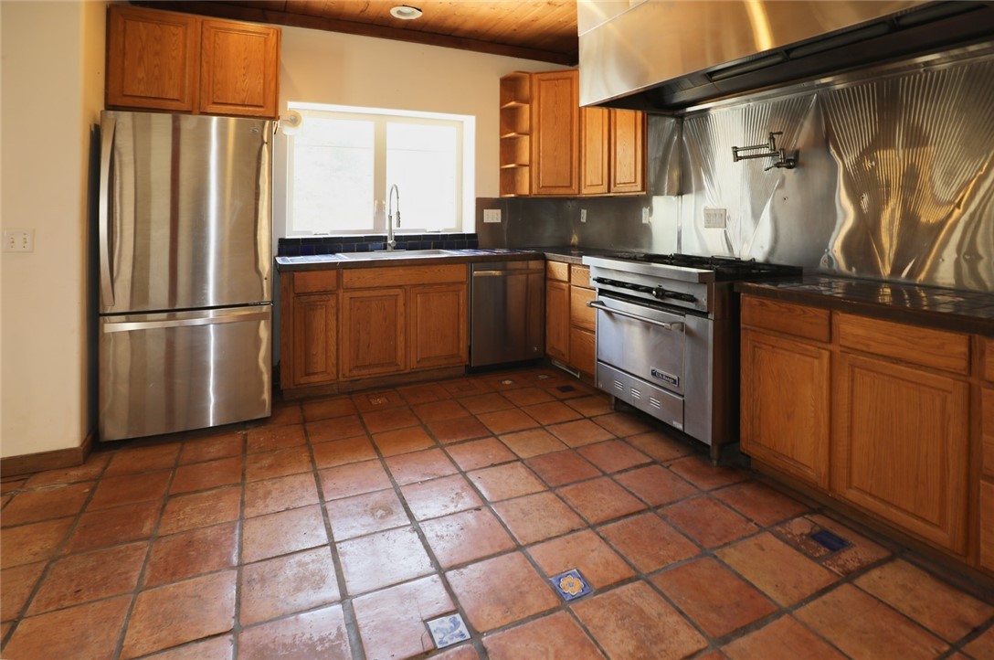 7200 Kahms Property Photo 27