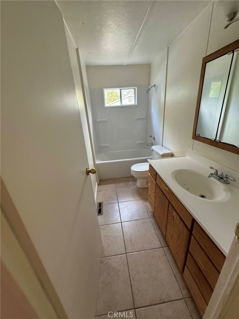 13935 Manakee Property Photo 3