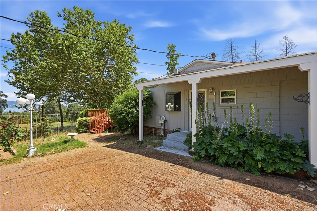 2765 Howard Property Photo 4