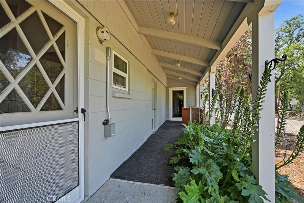 2765 Howard Property Photo 5