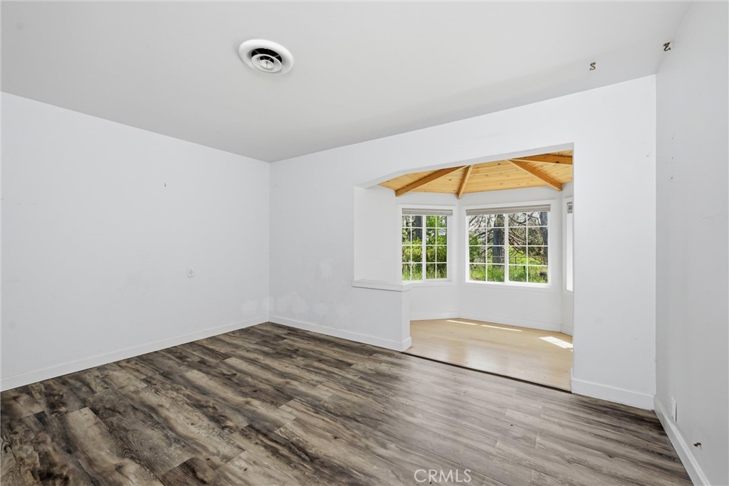 2765 Howard Property Photo 11