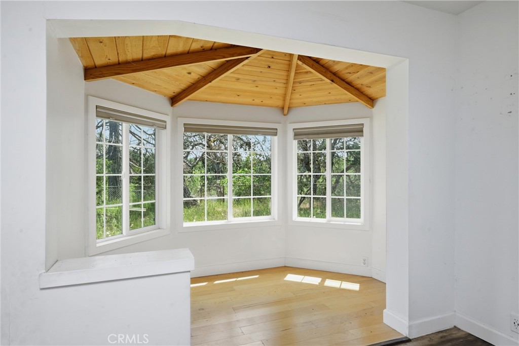 2765 Howard Property Photo 12