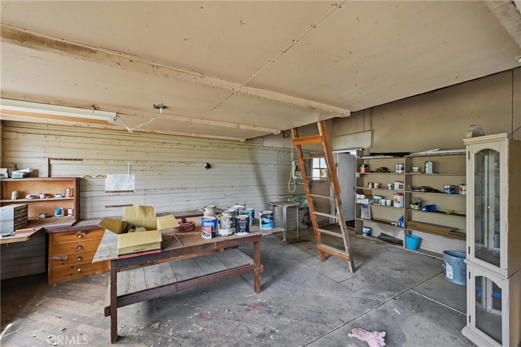 2765 Howard Property Photo 27
