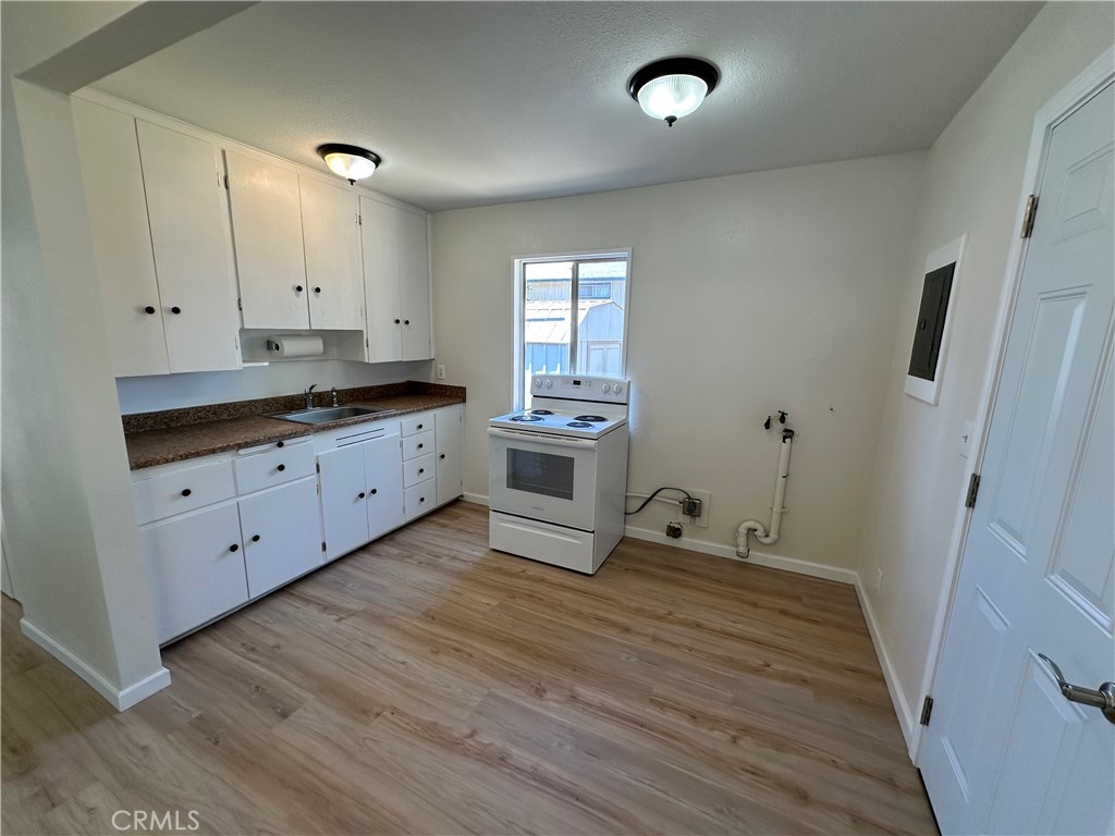 13077 1st Property Photo 6