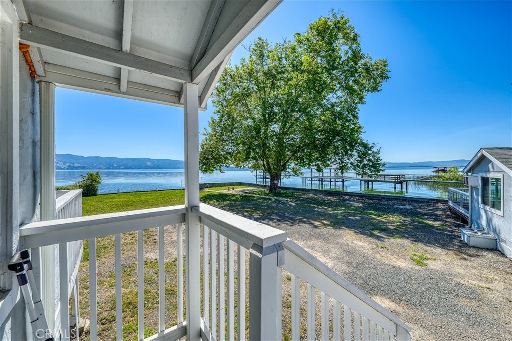 4550 Lakeshore Property Photo 4