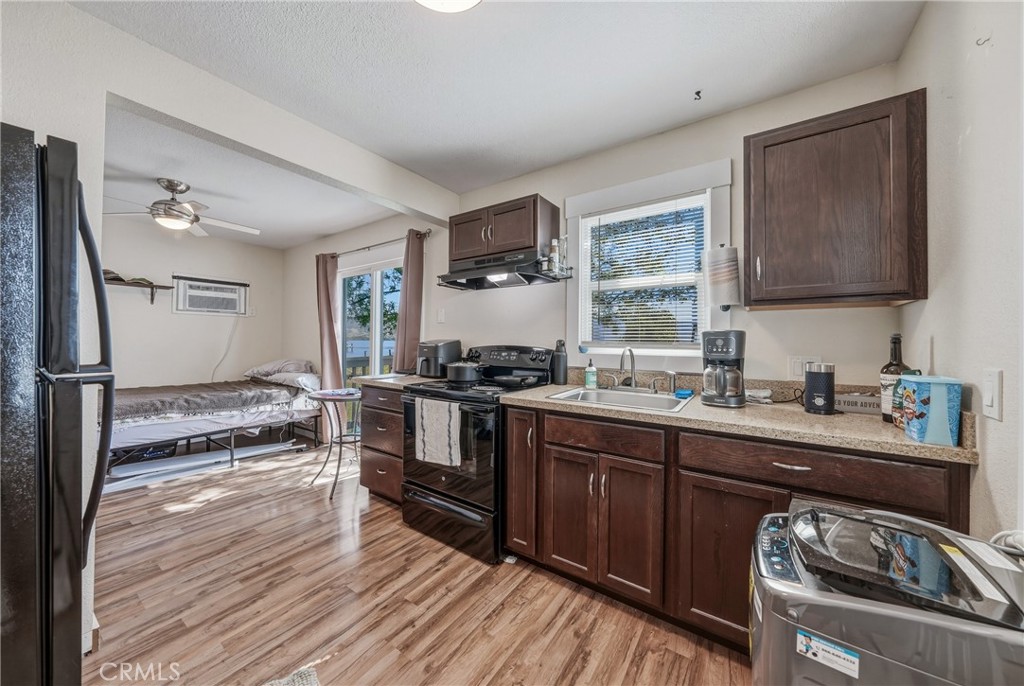 4550 Lakeshore Property Photo 15