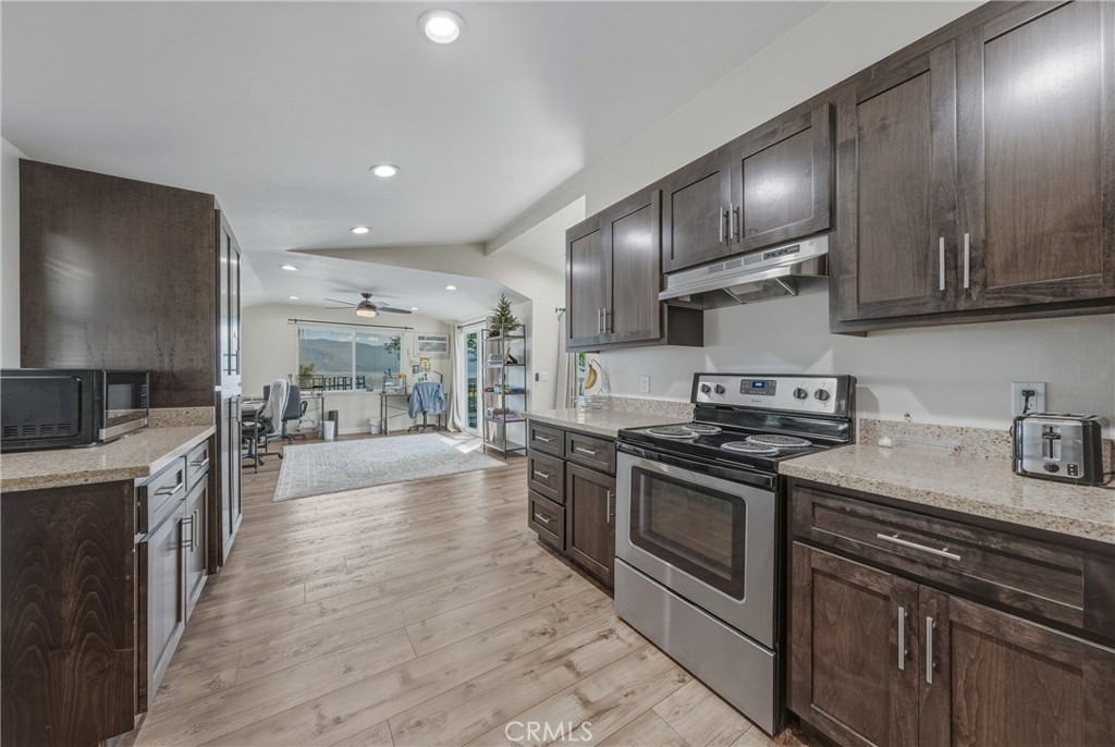 4550 Lakeshore Property Photo 17