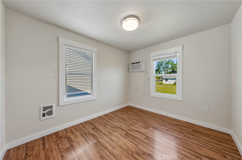 4550 Lakeshore Property Photo 35