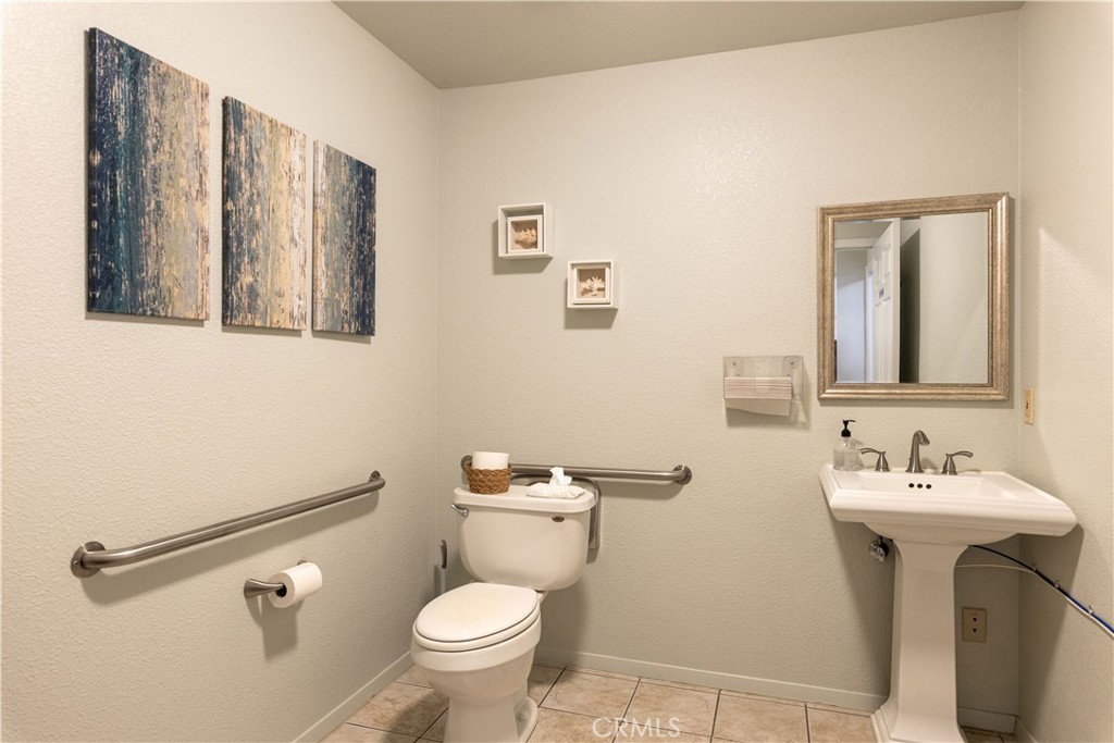1101 N Main Property Photo 11