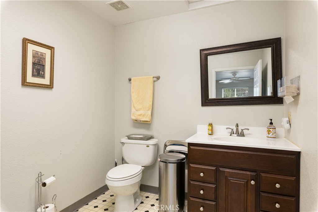 1101 N Main Property Photo 14