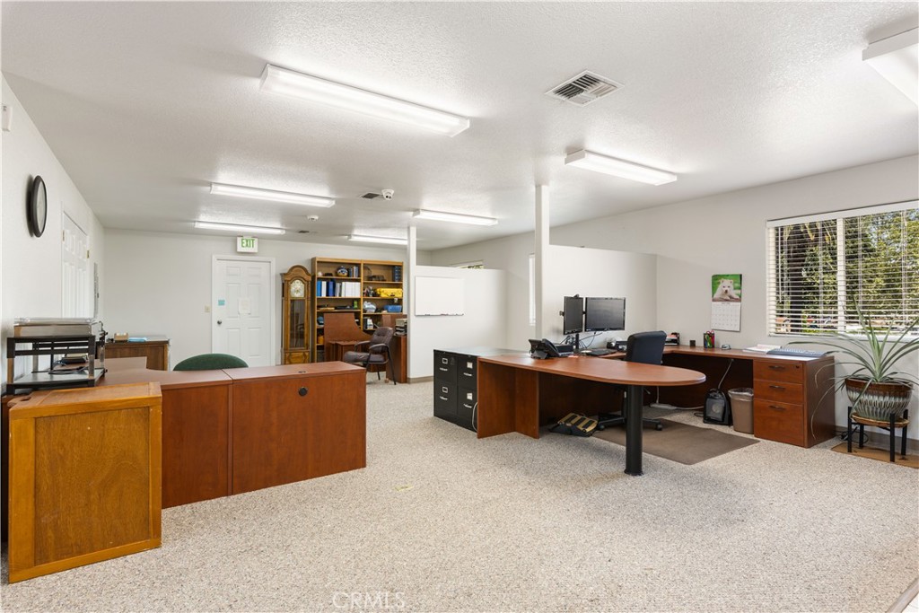 1101 N Main Property Photo 15