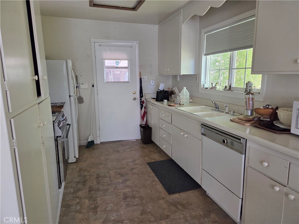 10498 Redwood Road Property Photo 9