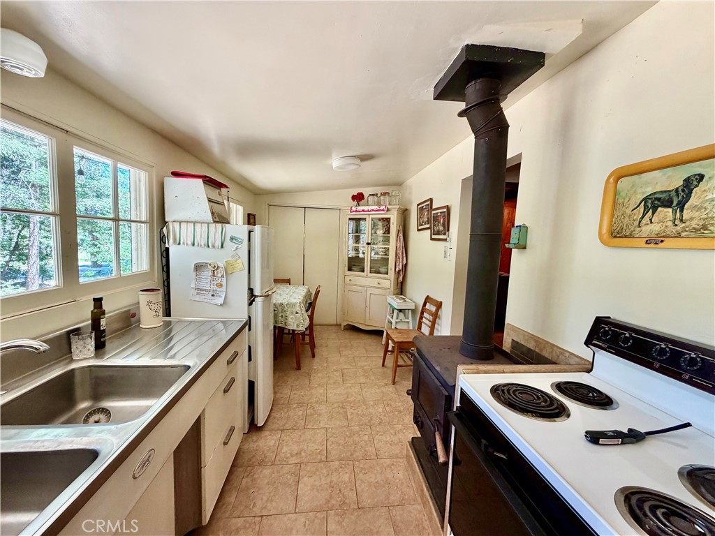 9520 Oak Place Property Photo 14