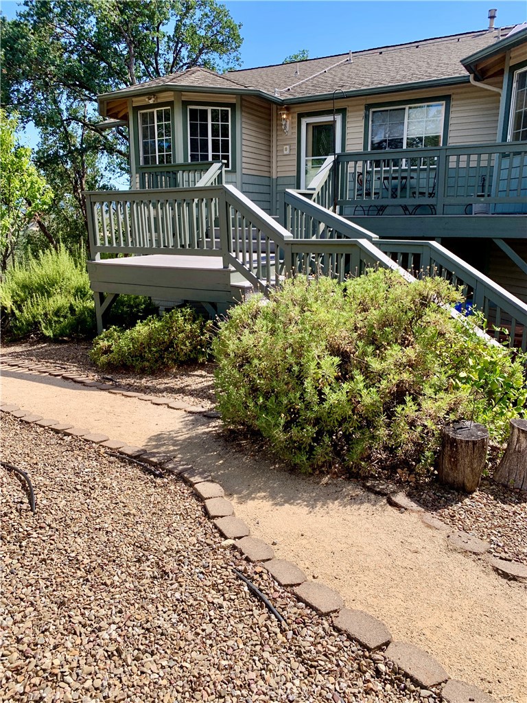 18076 Vista Point Ct Property Photo 3