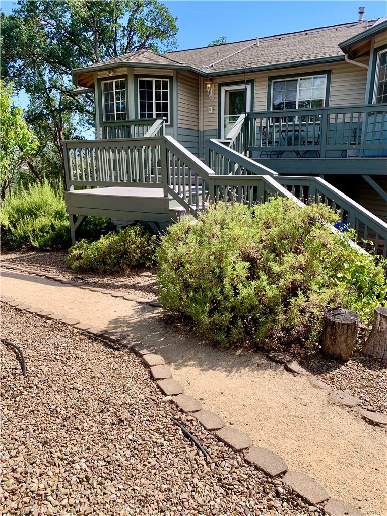 18076 Vista Point Ct Property Photo 3
